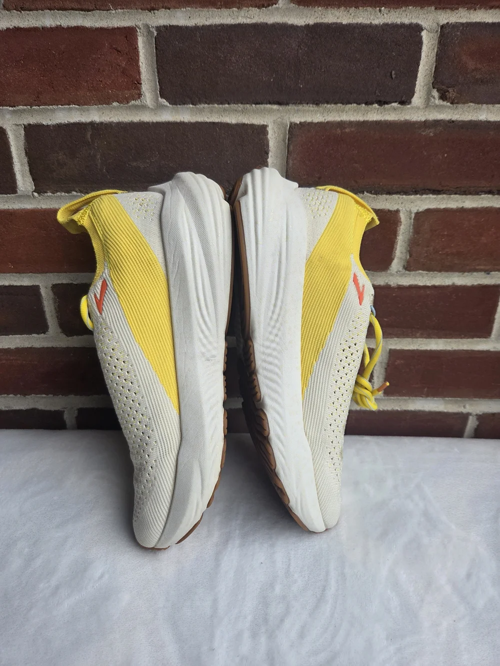 Brooks Glycerin StealthFit 22 Women’s 9.5 Cyber Yellow Running Shoes